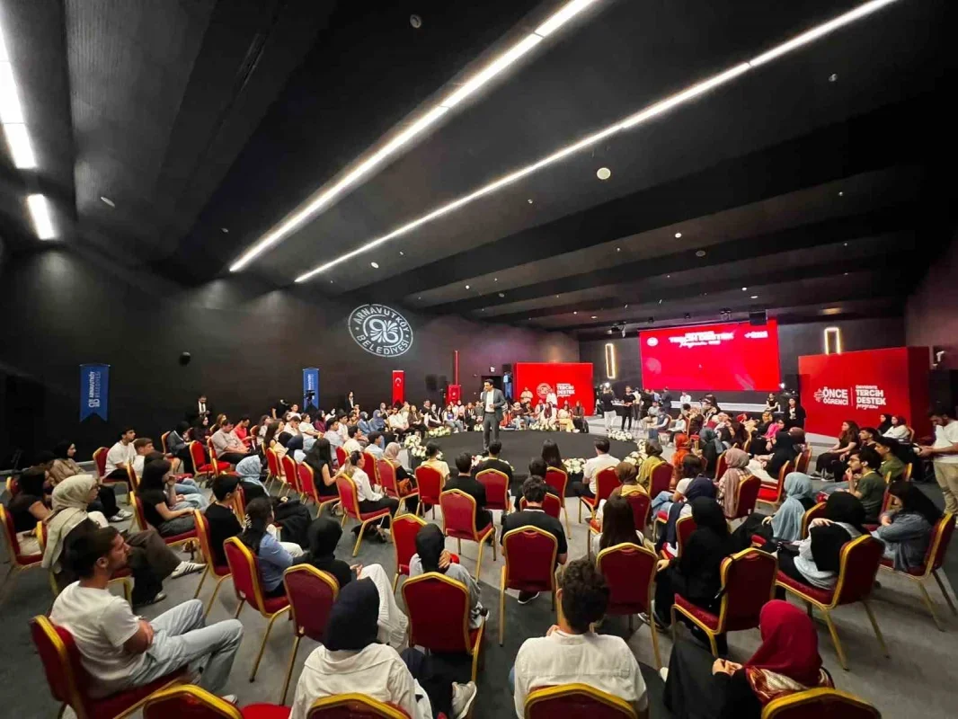 Arnavutköy'de üniversite adayları bakanlarla tercih yaptı