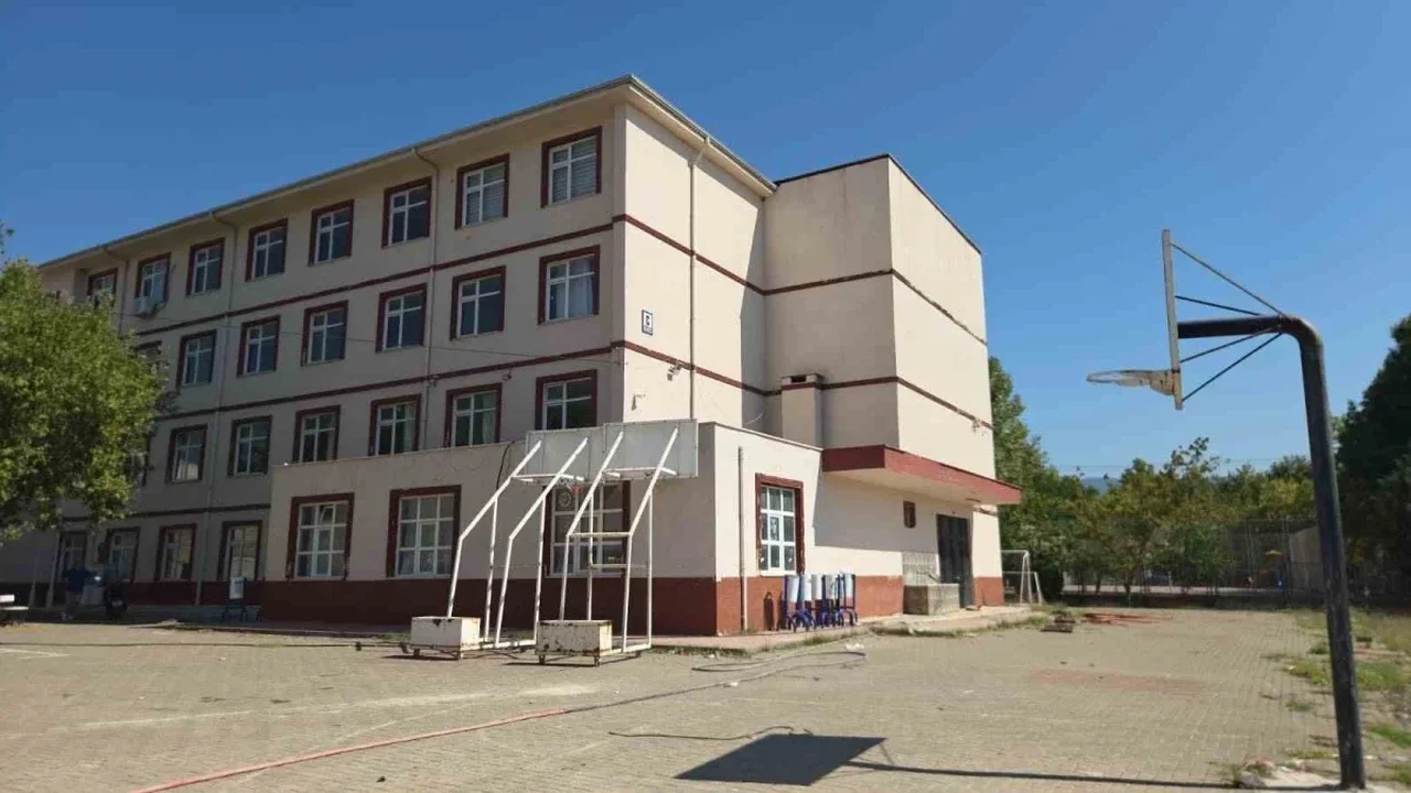 Orhangazi Mesleki ve Teknik Anadolu Lisesi'nde yıkım başladı