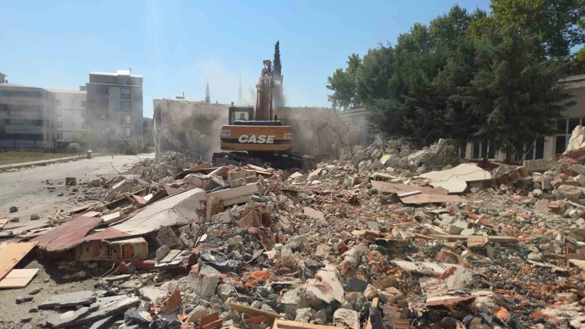 Orhangazi Mesleki ve Teknik Anadolu Lisesi'nde yıkım başladı