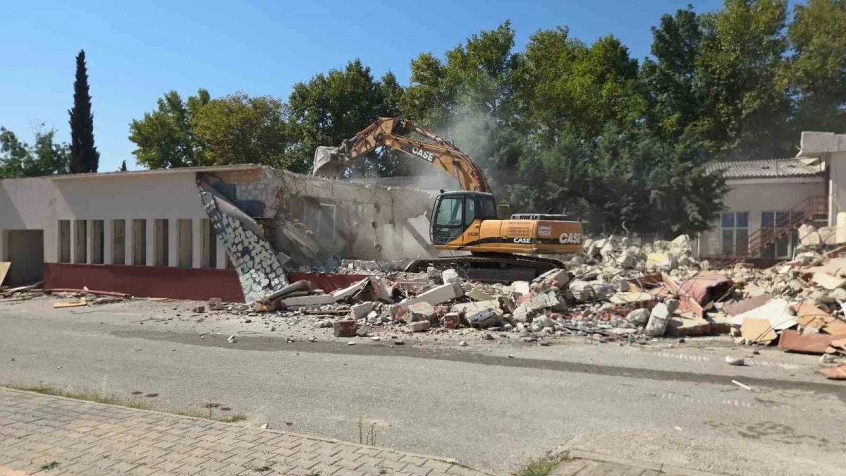 Orhangazi Mesleki ve Teknik Anadolu Lisesi'nde yıkım başladı