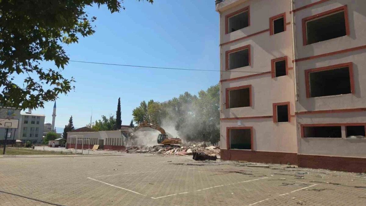 Orhangazi Mesleki ve Teknik Anadolu Lisesi'nde yıkım başladı