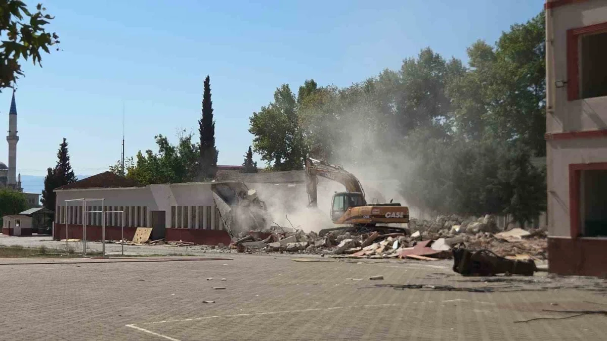 Orhangazi Mesleki ve Teknik Anadolu Lisesi'nde yıkım başladı