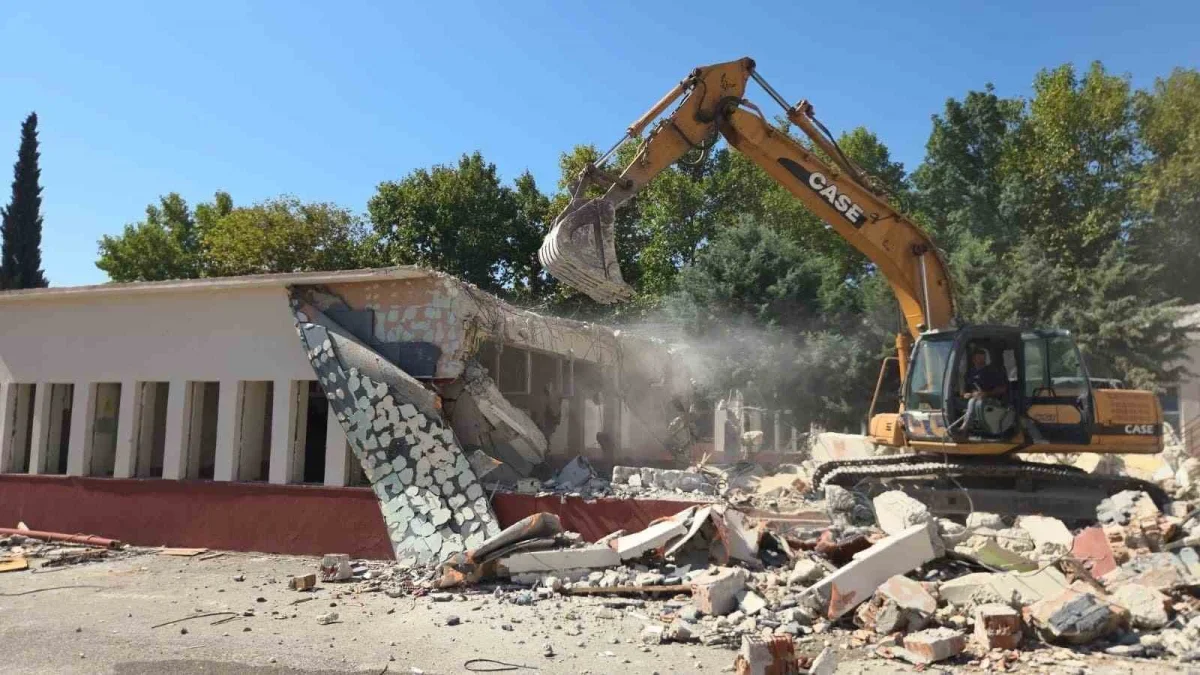 Orhangazi Mesleki ve Teknik Anadolu Lisesi'nde yıkım başladı