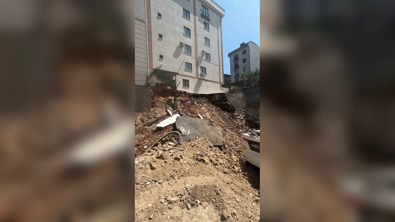 Çekmeköy'de hafriyat çökmesi: 32 kişi tahliye edildi
