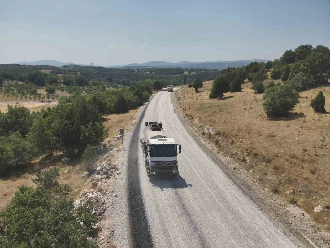 Bursa Büyükşehir Harmancık'ta 5 mahallenin yolunu yeniliyor