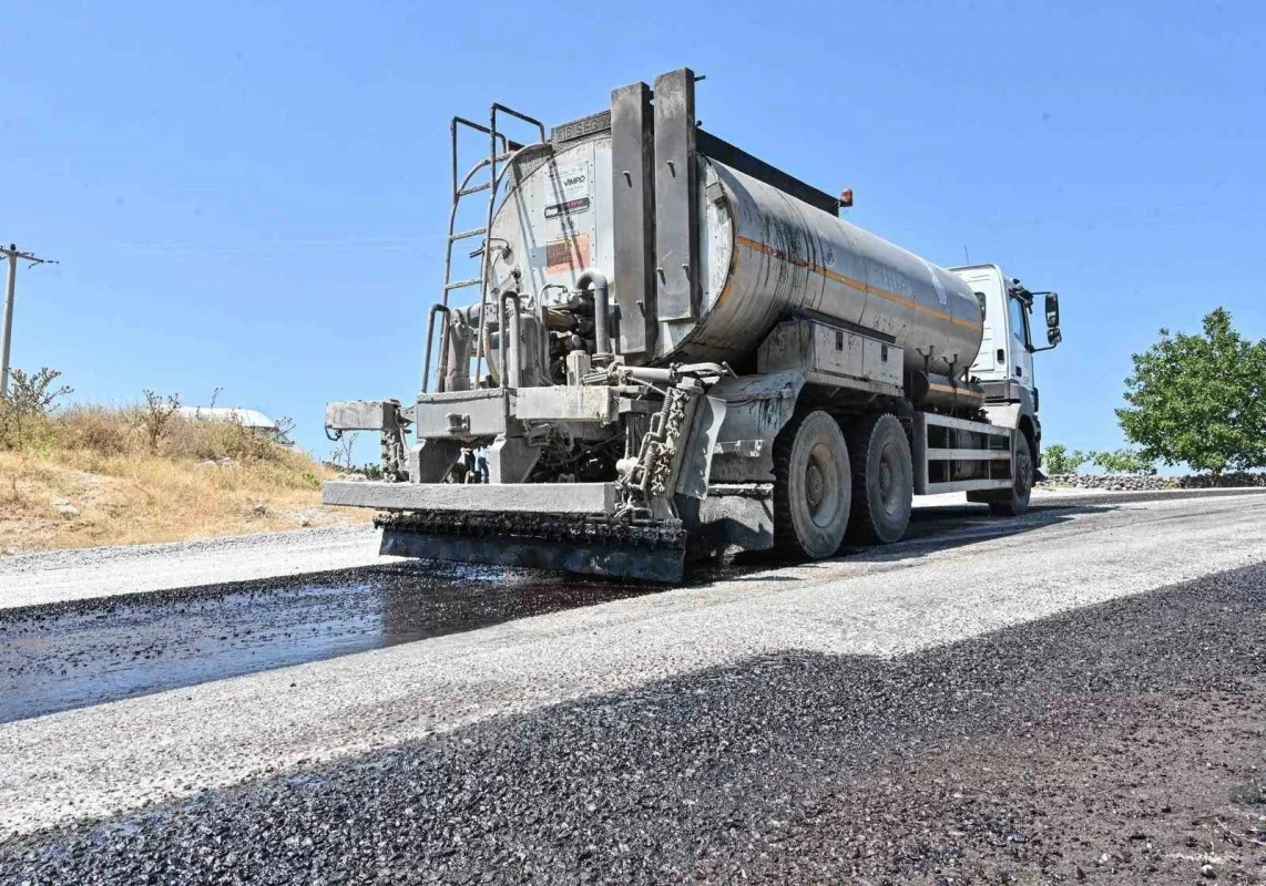 Bursa Büyükşehir Harmancık'ta 5 mahallenin yolunu yeniliyor
