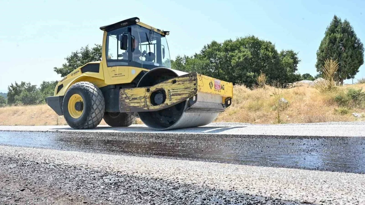 Bursa Büyükşehir Harmancık'ta 5 mahallenin yolunu yeniliyor