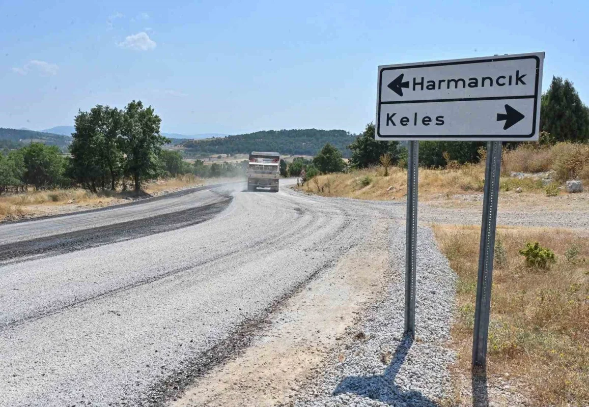 Bursa Büyükşehir Harmancık'ta 5 mahallenin yolunu yeniliyor