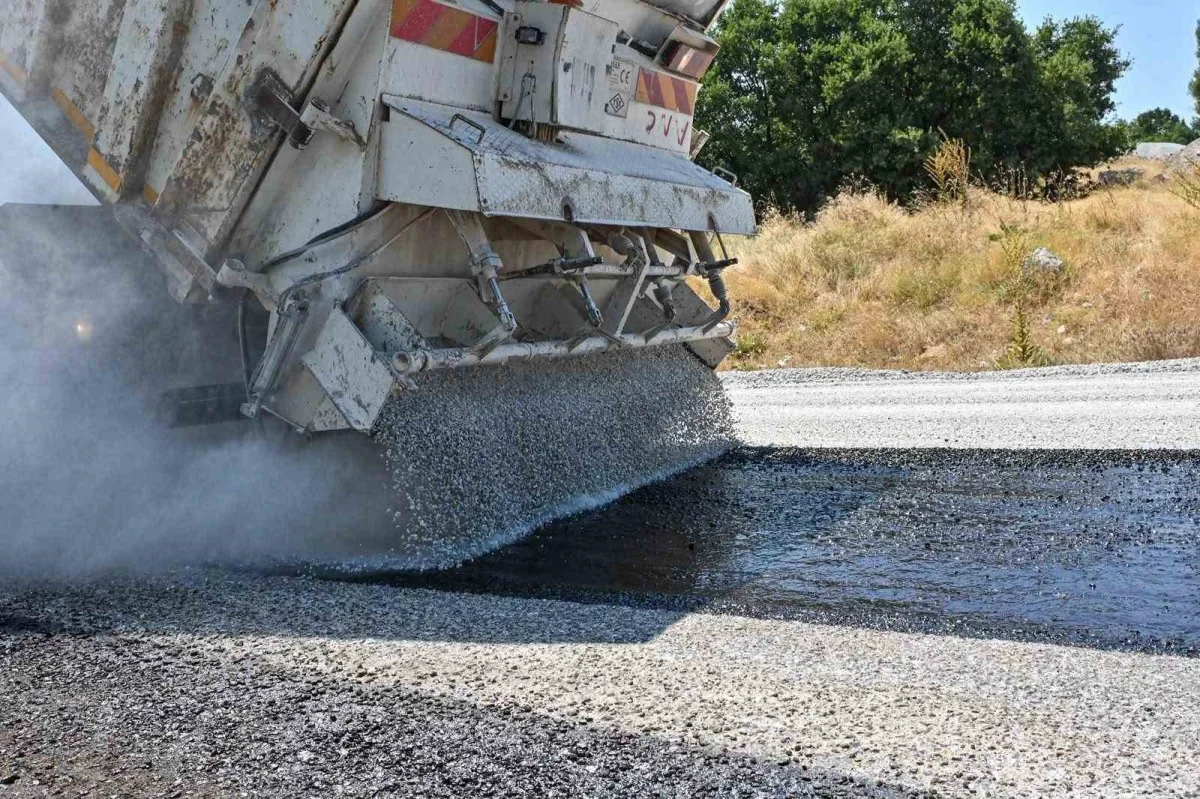 Bursa Büyükşehir Harmancık'ta 5 mahallenin yolunu yeniliyor