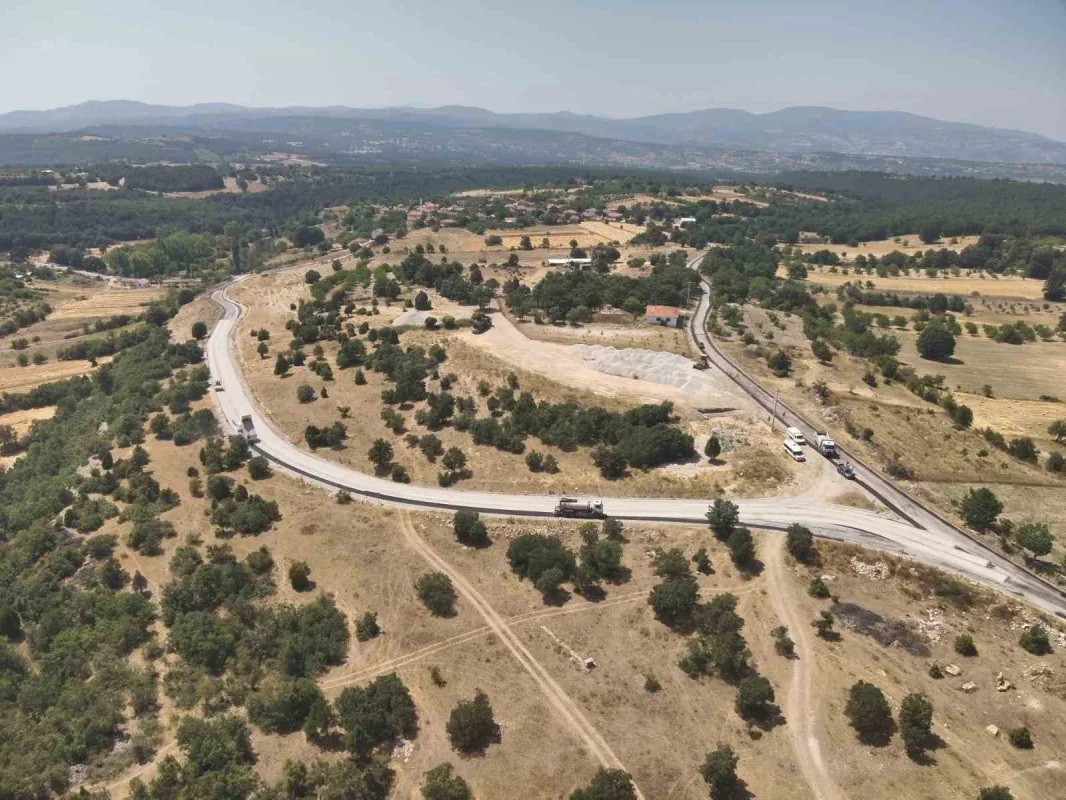 Bursa Büyükşehir Harmancık'ta 5 mahallenin yolunu yeniliyor