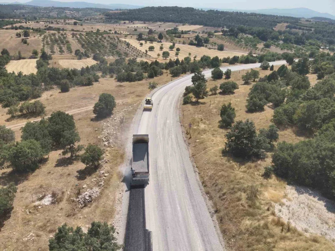 Bursa Büyükşehir Harmancık'ta 5 mahallenin yolunu yeniliyor