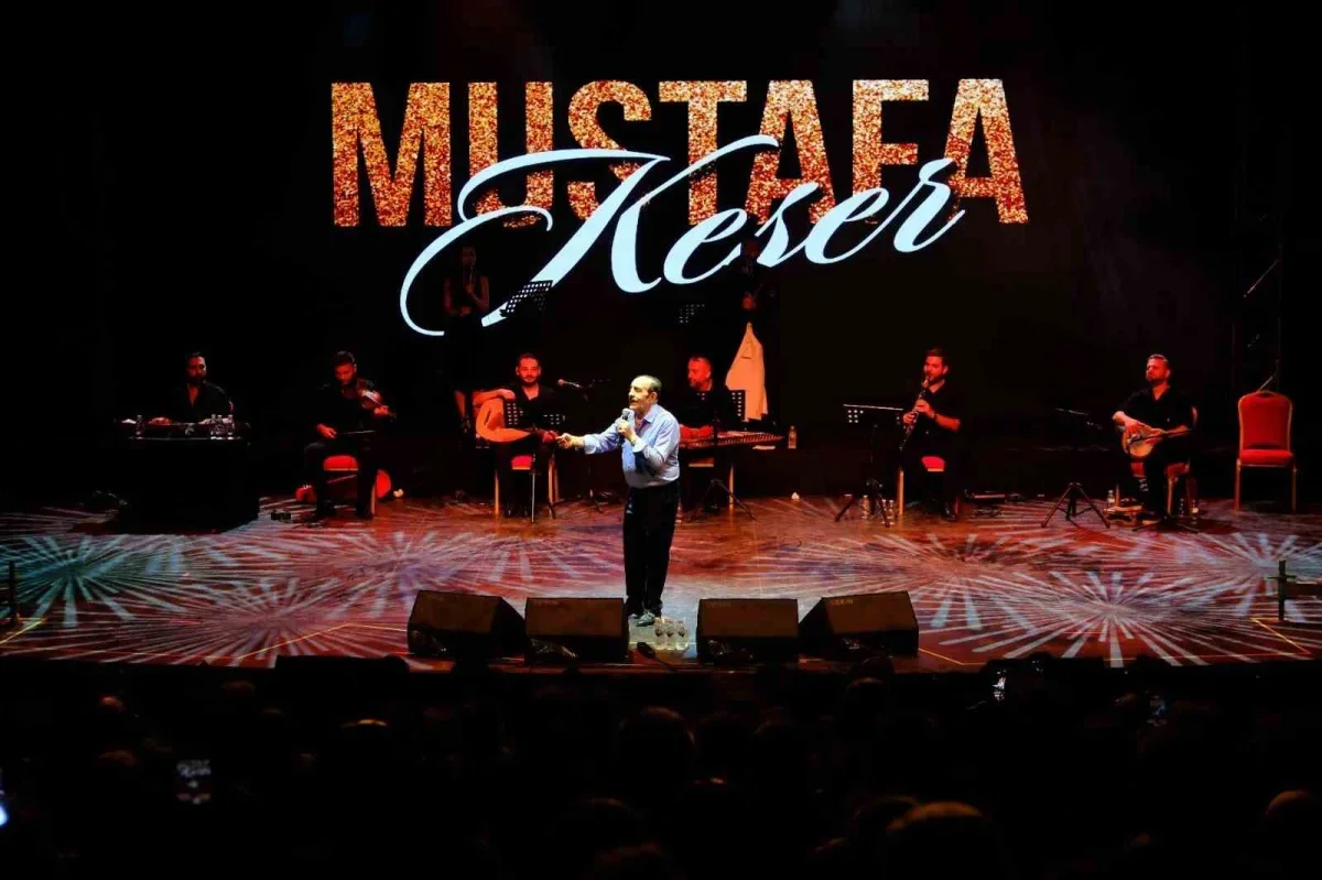 Mustafa Keser Bursa Festivali'nde müzik ve kahkaha dolu gece
