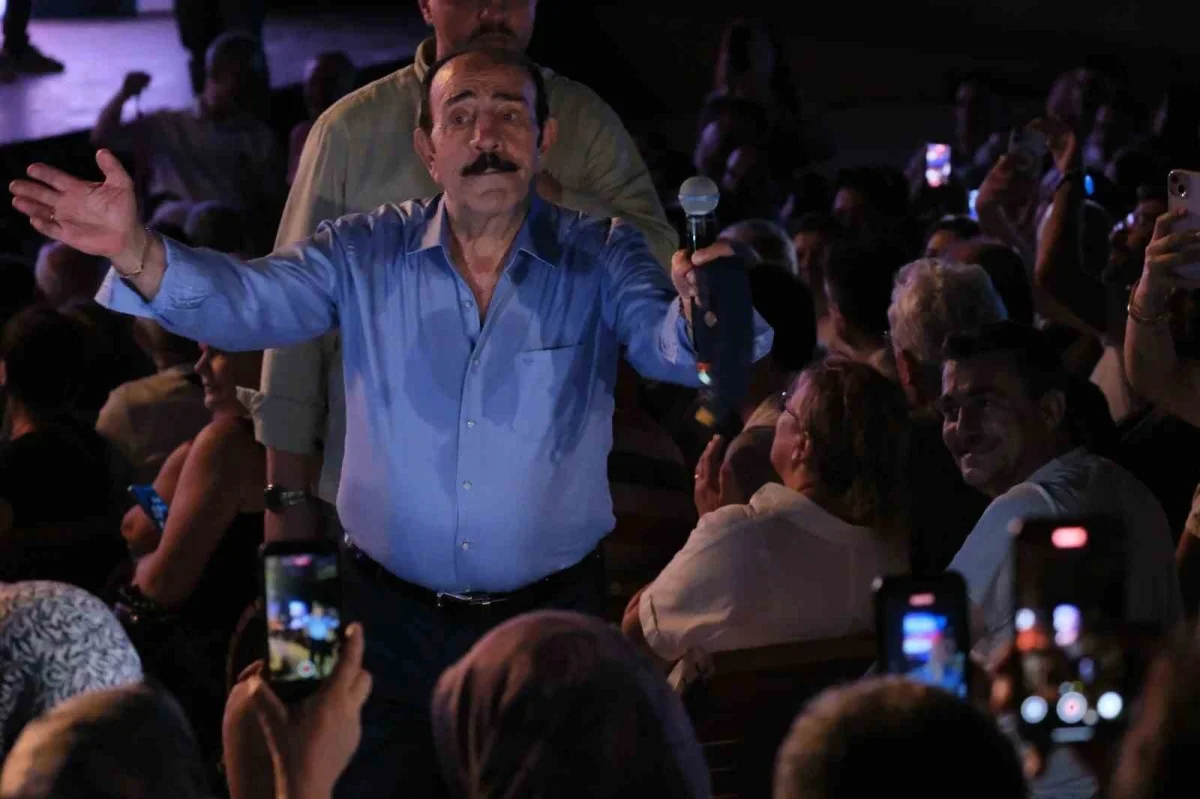 Mustafa Keser Bursa Festivali'nde müzik ve kahkaha dolu gece