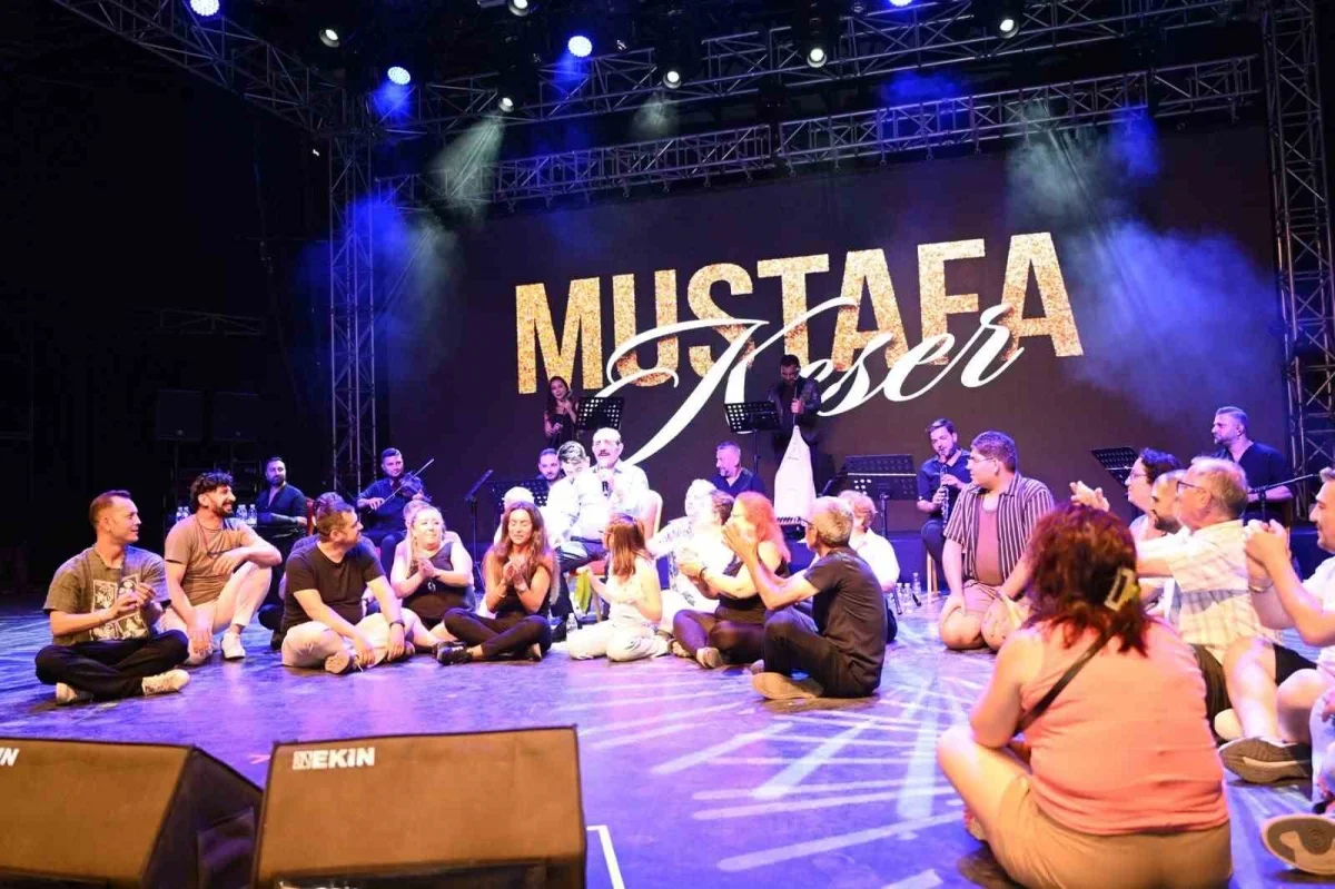 Mustafa Keser Bursa Festivali'nde müzik ve kahkaha dolu gece