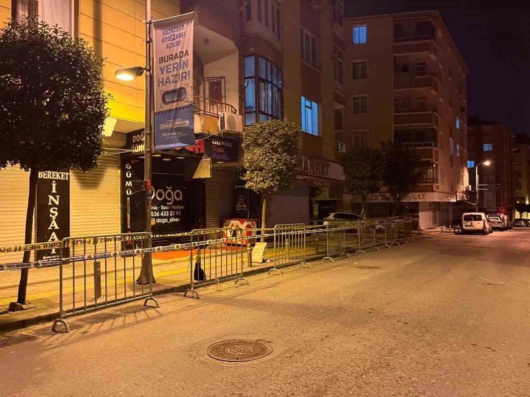 Güngören'de 5 katlı binanın balkonu çöktü, bina boşaltıldı