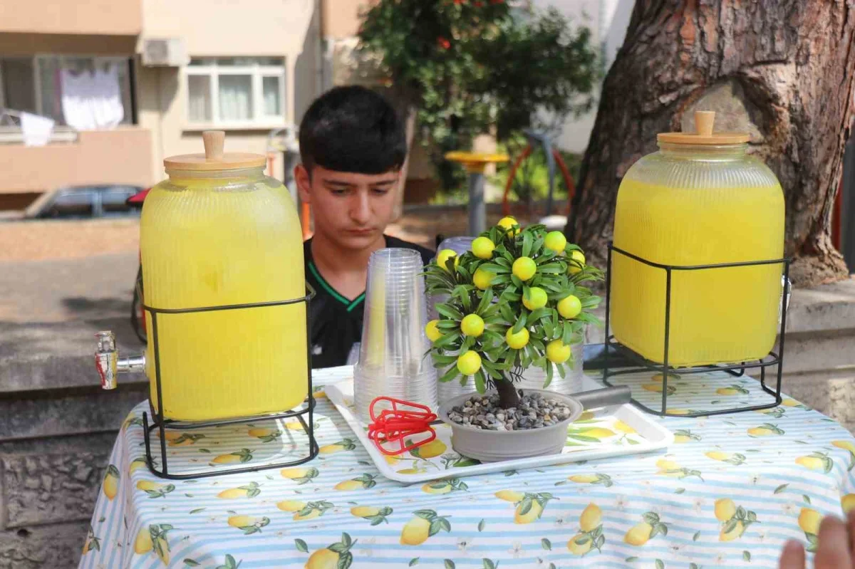 14 yaşındaki Buğra Koç limonata satarak ayda 90 bin lira kazanıyor