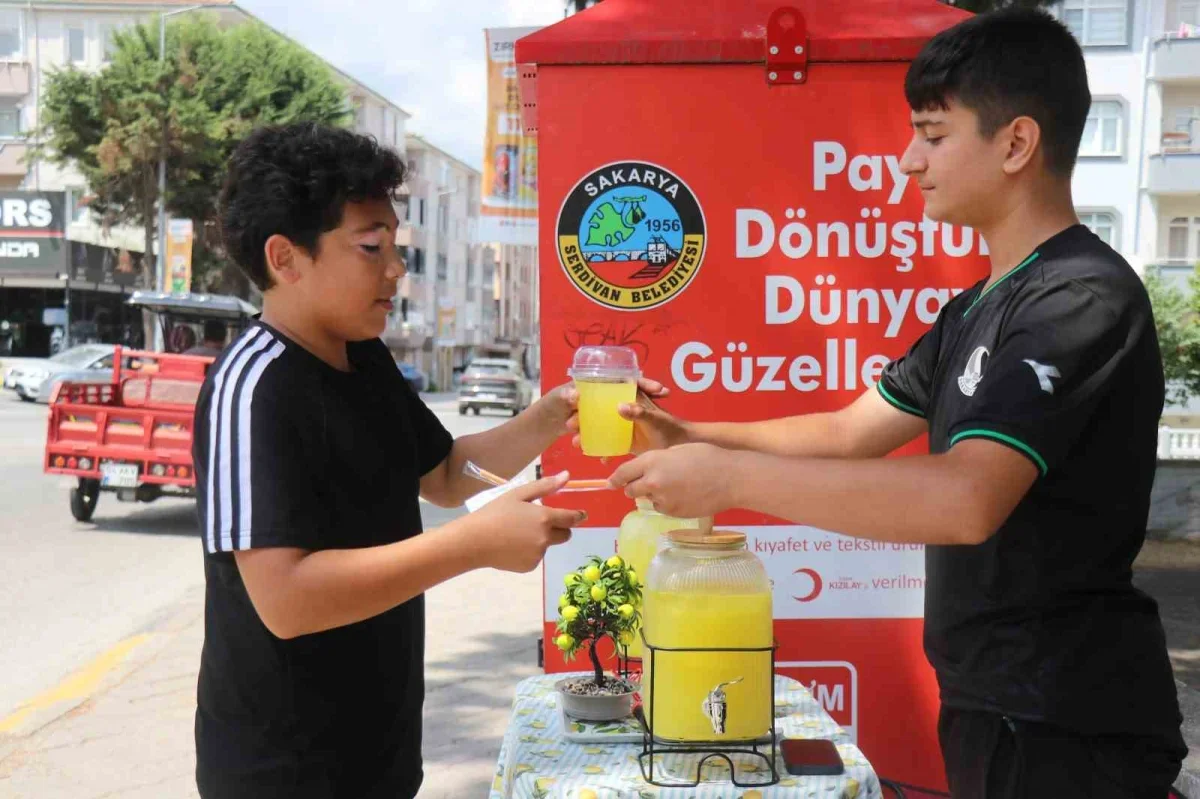 14 yaşındaki Buğra Koç limonata satarak ayda 90 bin lira kazanıyor