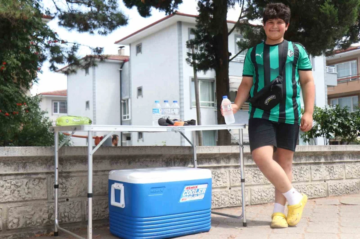 14 yaşındaki Buğra Koç limonata satarak ayda 90 bin lira kazanıyor