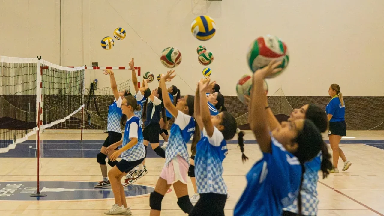İzmir'de çocuklar Filenin Sultanları ile voleybola başlıyor