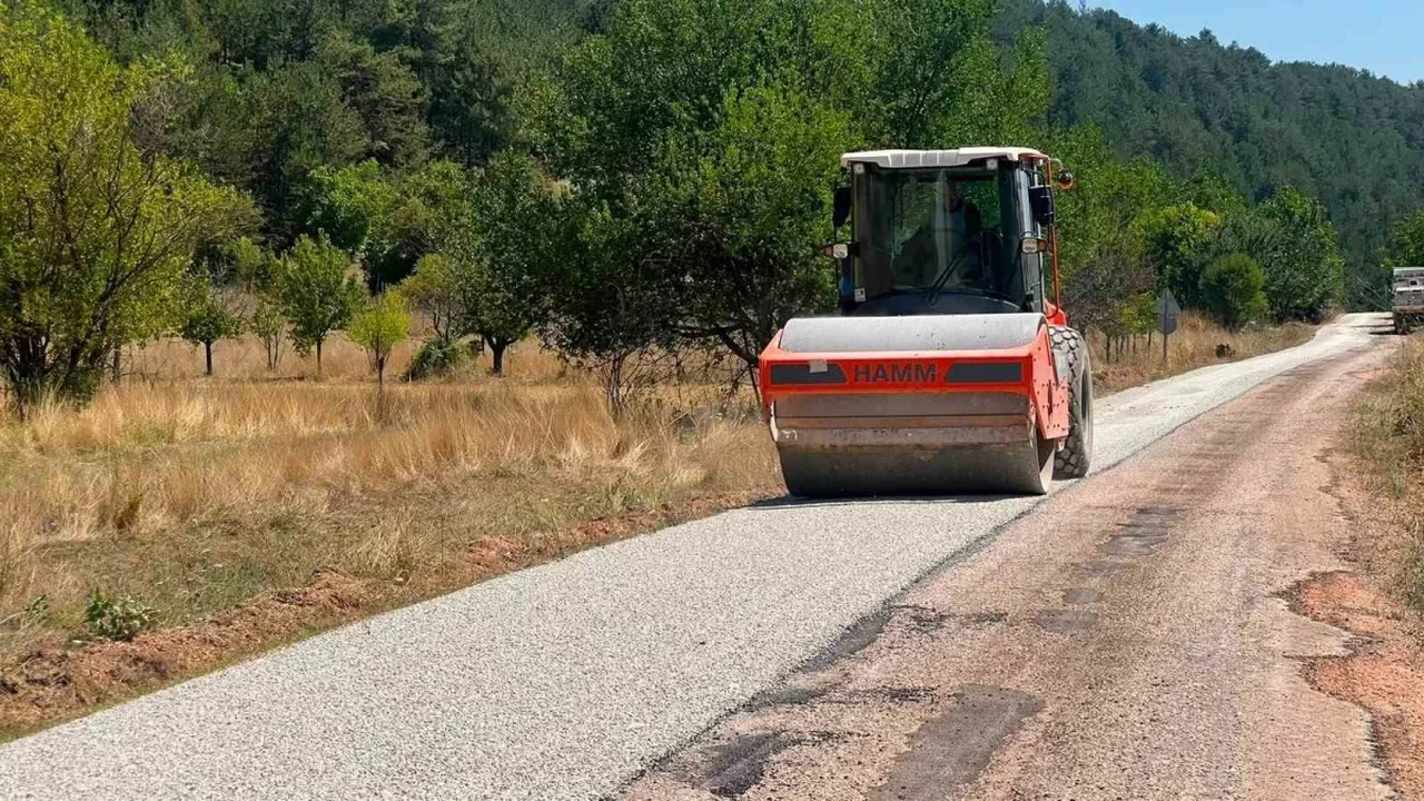 Keles'te 13 kilometrelik yol yenileme ve genişletme başladı