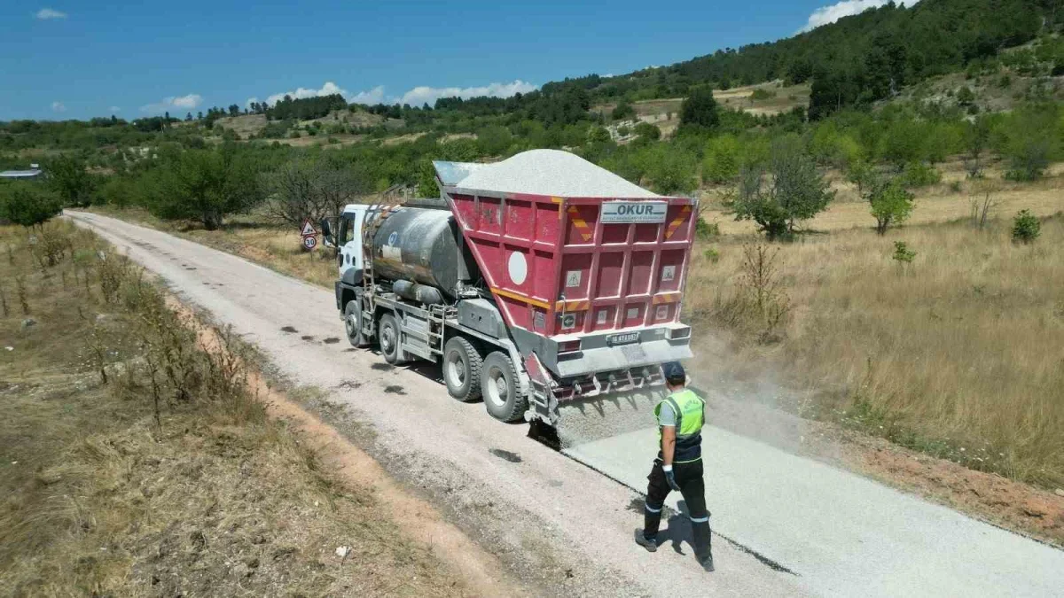 Keles'te 13 kilometrelik yol yenileme ve genişletme başladı