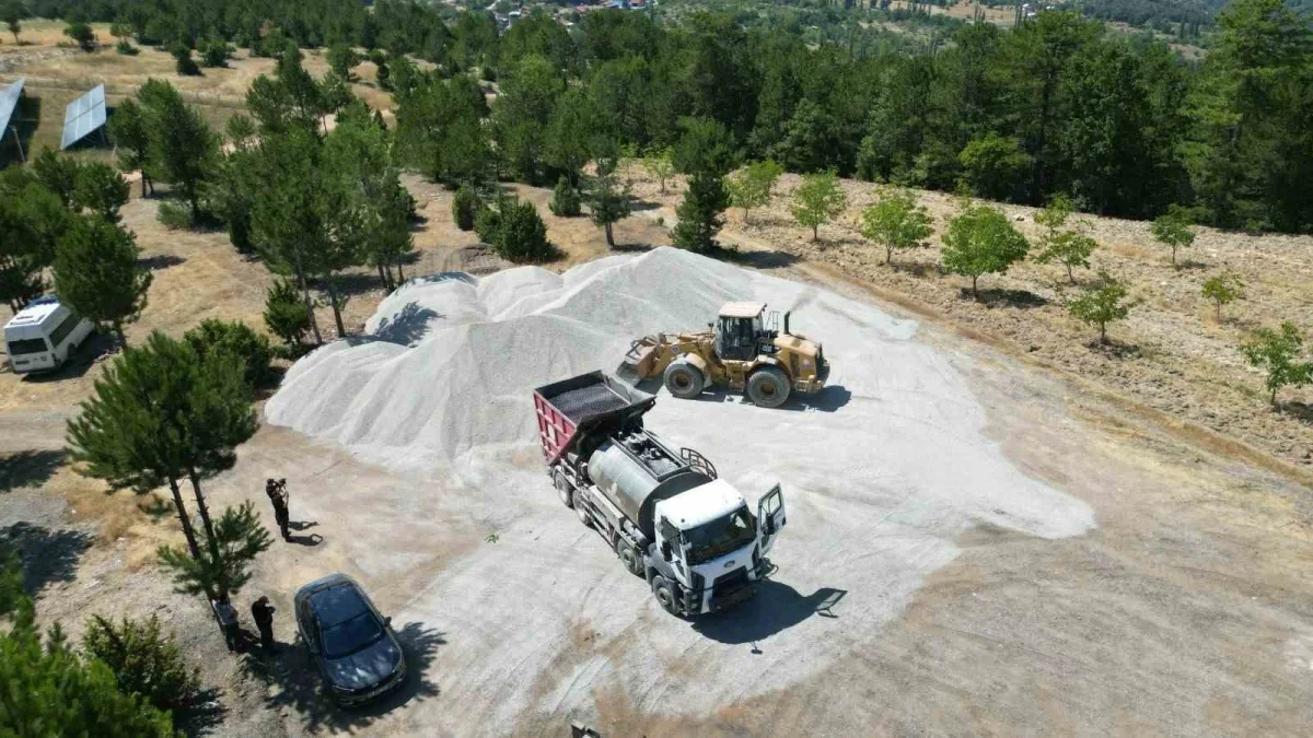 Keles'te 13 kilometrelik yol yenileme ve genişletme başladı