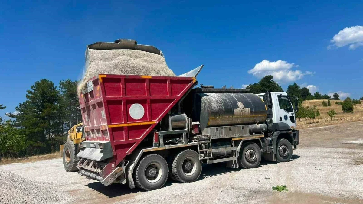 Keles'te 13 kilometrelik yol yenileme ve genişletme başladı