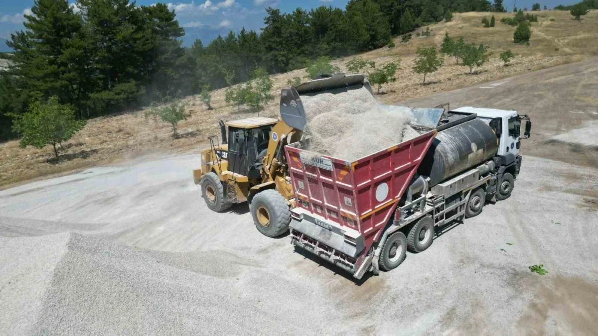 Keles'te 13 kilometrelik yol yenileme ve genişletme başladı