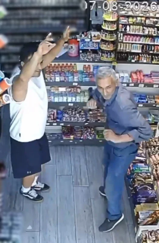 Markette dans eden müşteri ve esnafın görüntüleri güldürdü