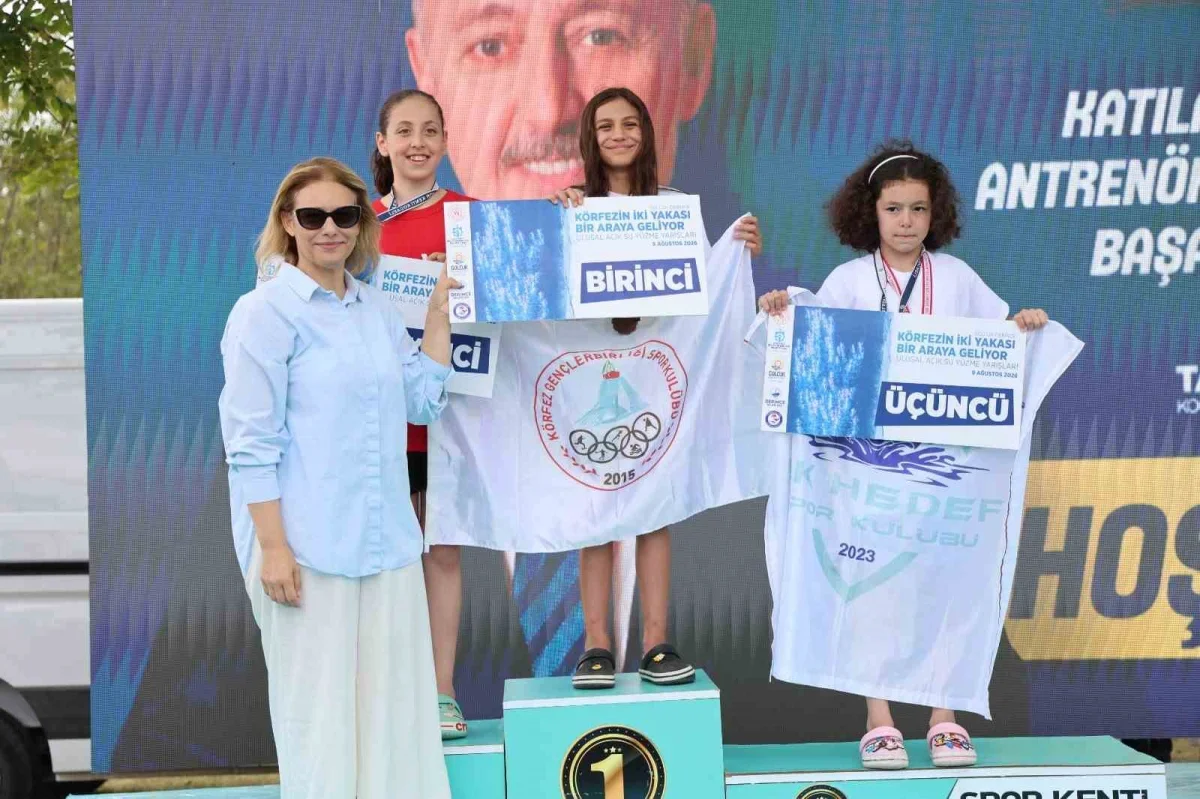 İzmit Körfezi'nde 471 yüzücü 2 bin 622 metreyi geçti