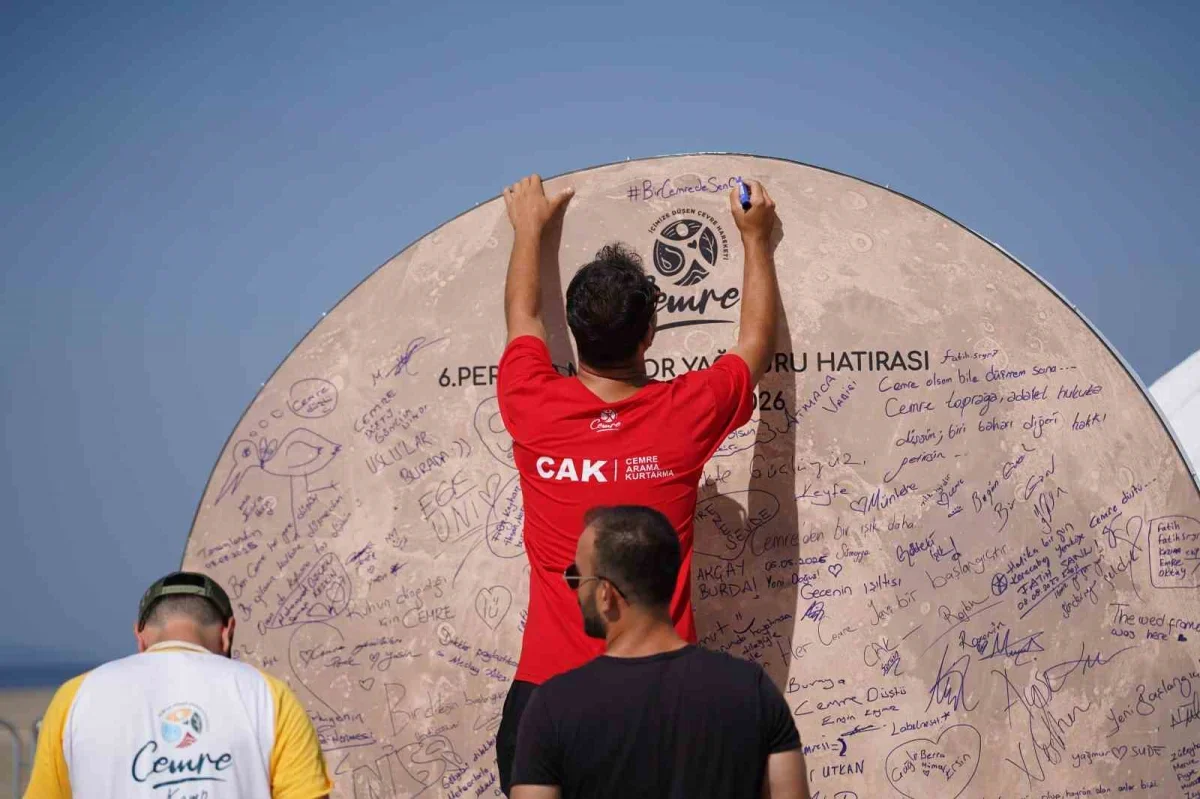 Yeniköy Sahili'nde 25 bin kişi Perseid Meteor Yağmuru'nu izledi