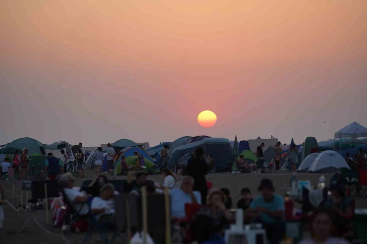 Yeniköy Sahili'nde 25 bin kişi Perseid Meteor Yağmuru'nu izledi
