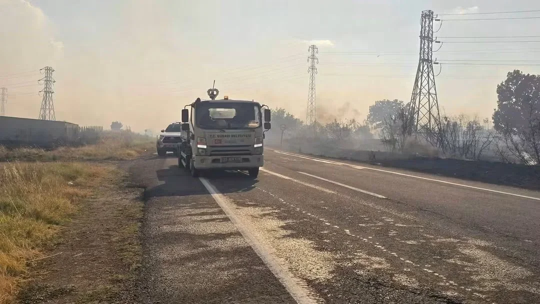 Meriç'te orman yangını kontrol altına alındı, yol açıldı