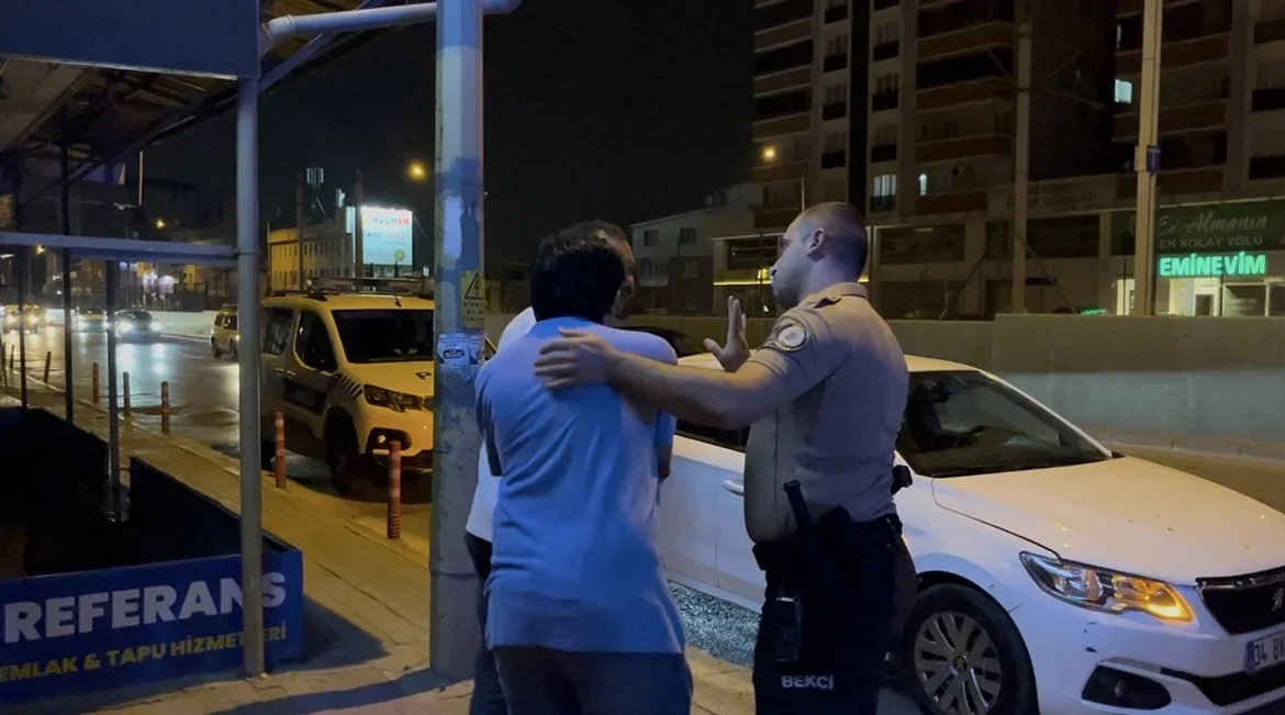 Bursa'da alkollü şahsın yere bırakma anı kamerada