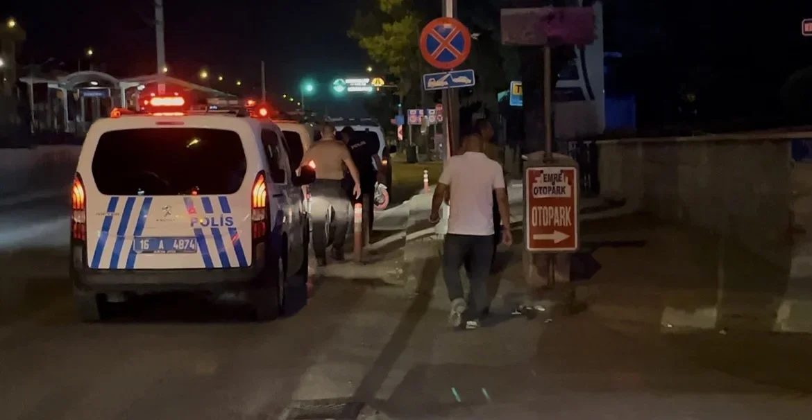 Bursa'da alkollü şahsın yere bırakma anı kamerada