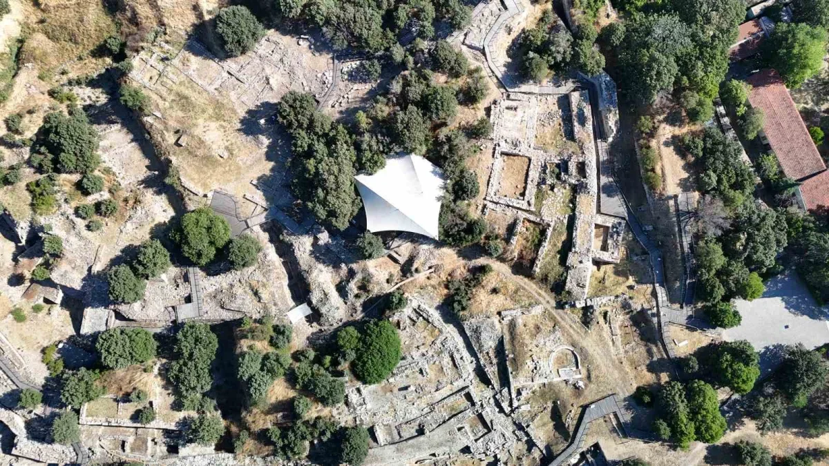 Troya Ören Yeri'nde 2 bin yıllık Roma caddesi gün yüzüne çıkıyor