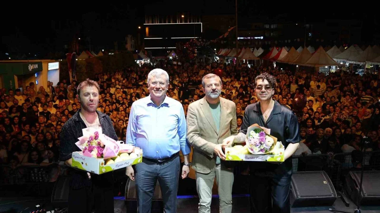 Gürsu'da 28. Armut Festivali konserlerle coşkuyla sona erdi