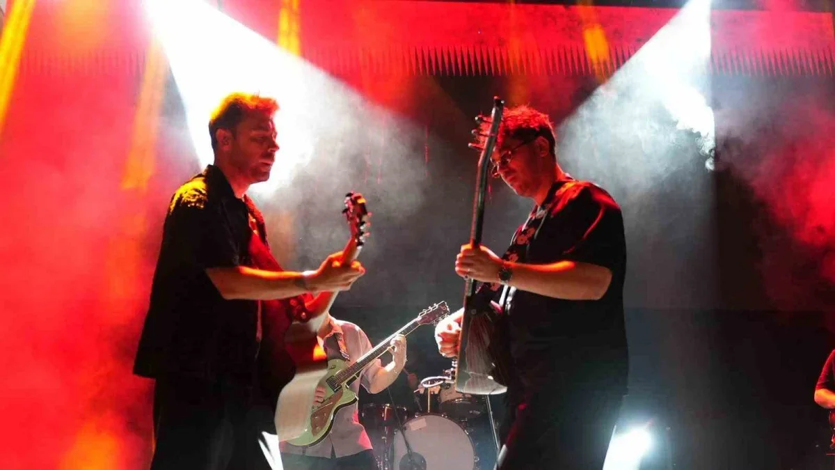 Gürsu'da 28. Armut Festivali konserlerle coşkuyla sona erdi