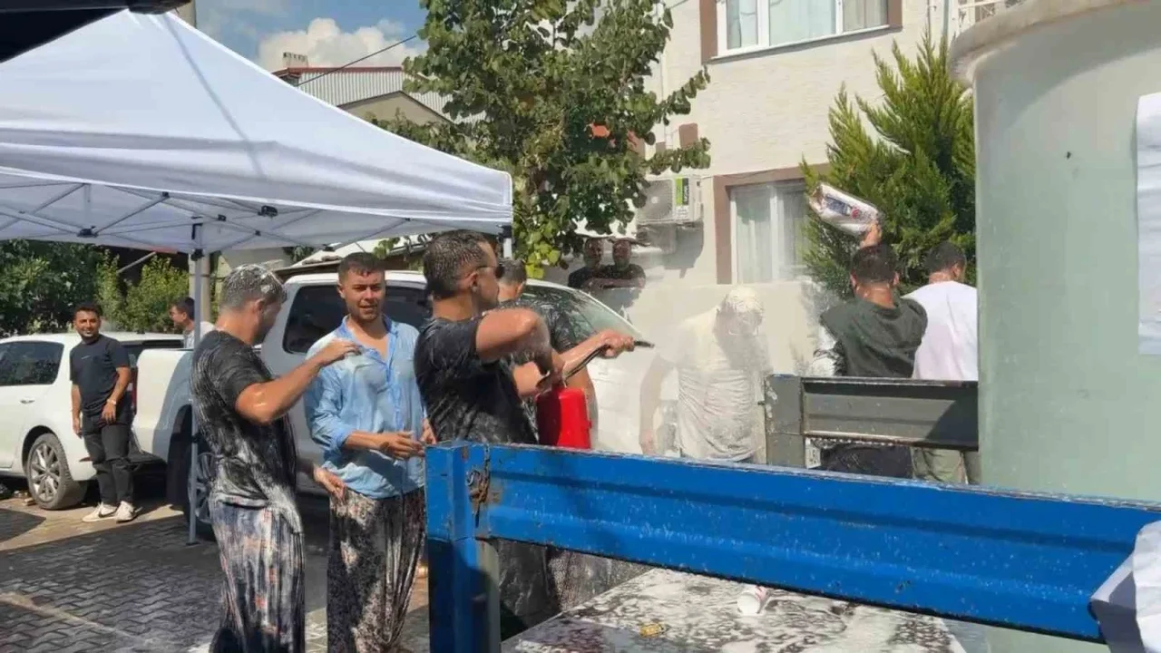 İznik'te damat su tankına atıldı, renkli anlar kamerada