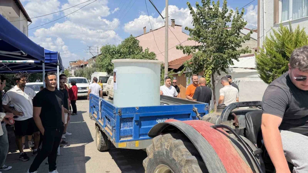 İznik'te damat su tankına atıldı, renkli anlar kamerada