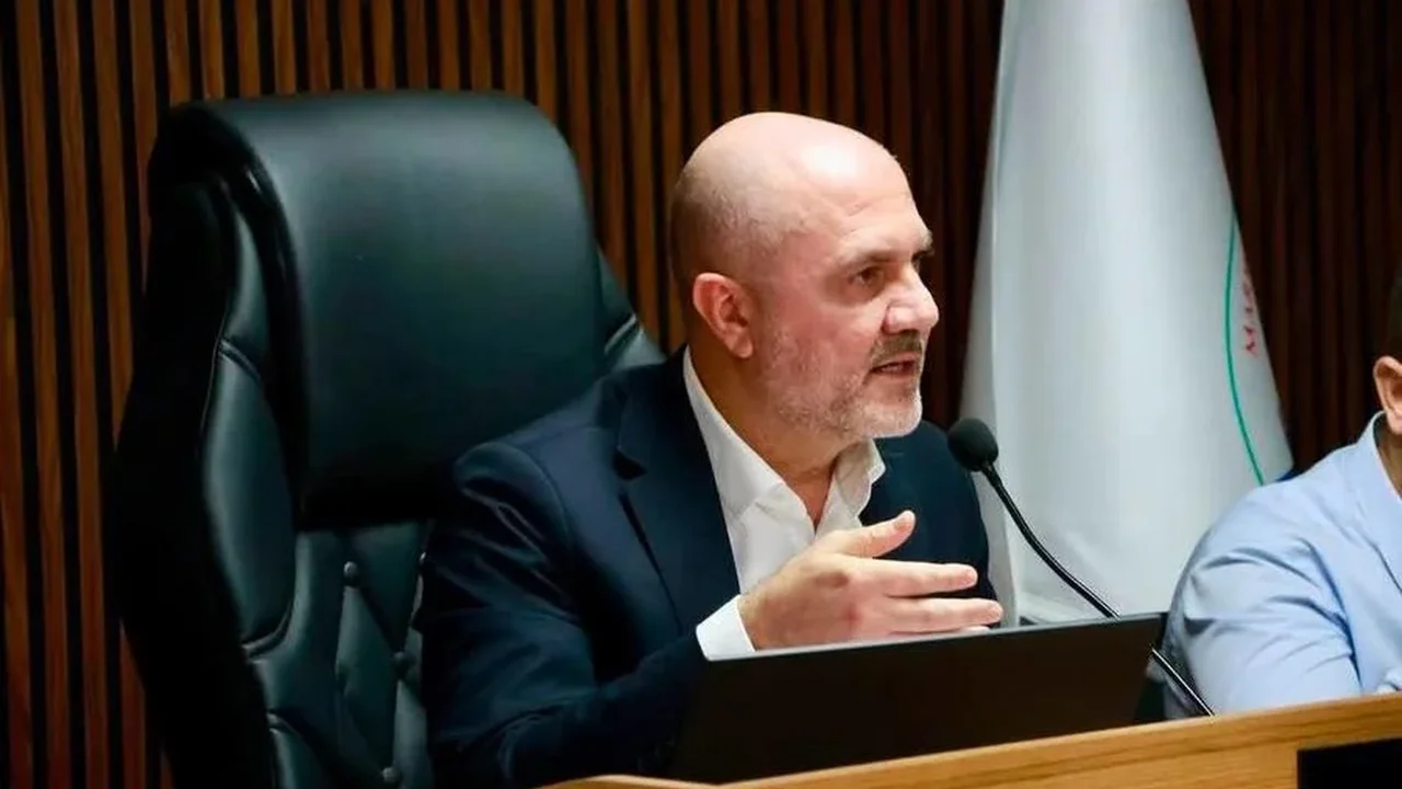 Avşa Adası temizliği tartışması: Başkan Dinçer'e tepki büyüyor