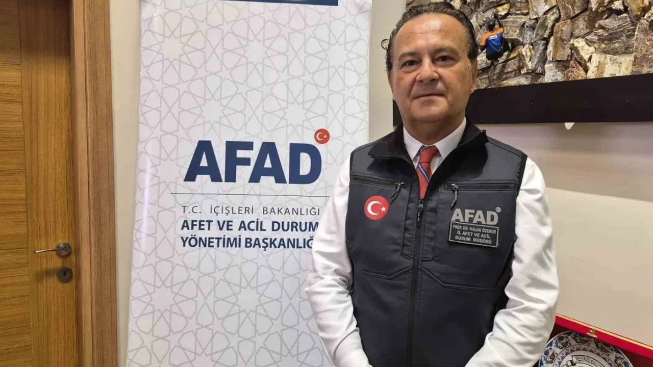 İstanbul'da AFAD gönüllüleri deprem için sahada eğitiliyor