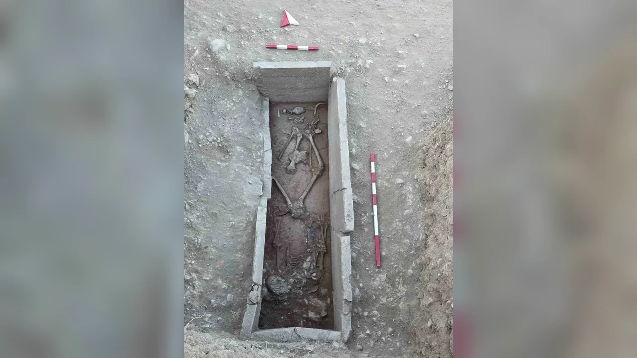 Aspendos'ta 2 bin 400 yıllık güreşçi mezarı bulundu