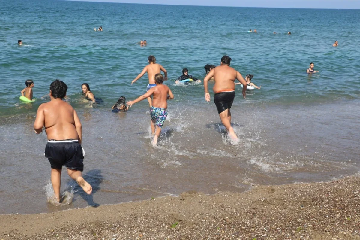 Karasu sahili yazın doluyor: İlçe nüfusu üçe katlanıyor