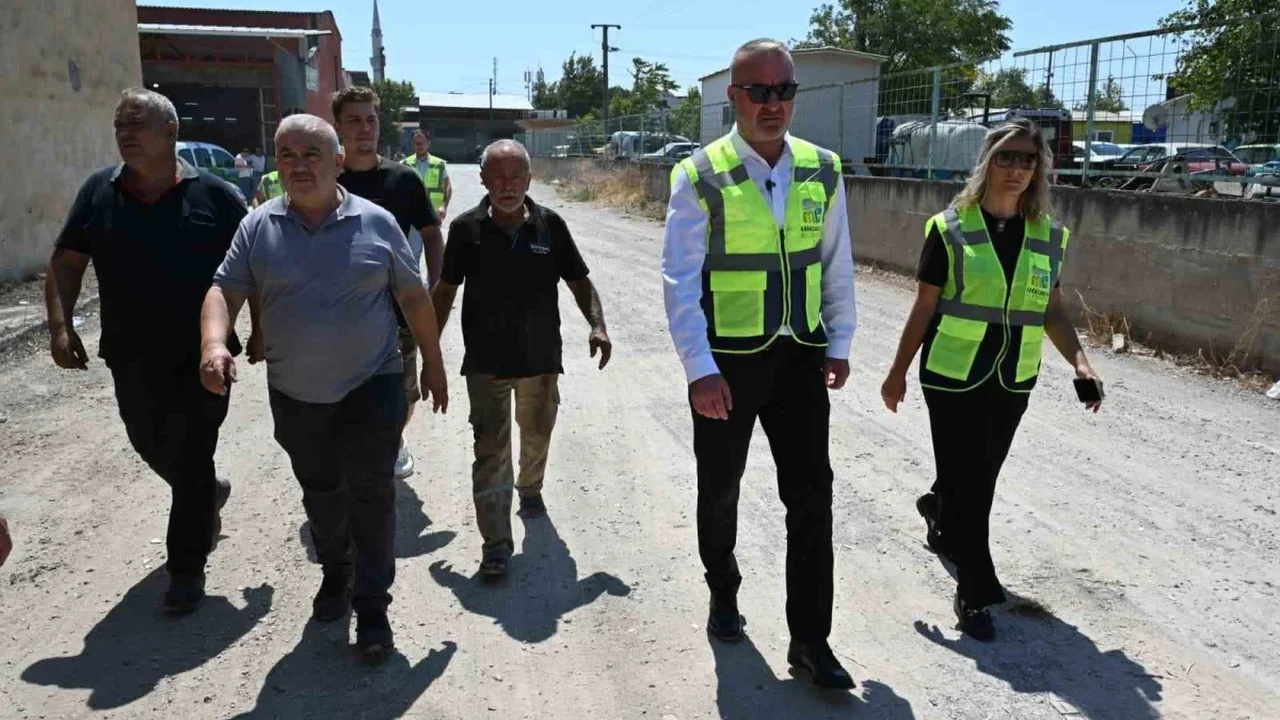 Karacabey'de asfalt çalışmaları Mecidiye ve sanayi bölgesinde sürdü