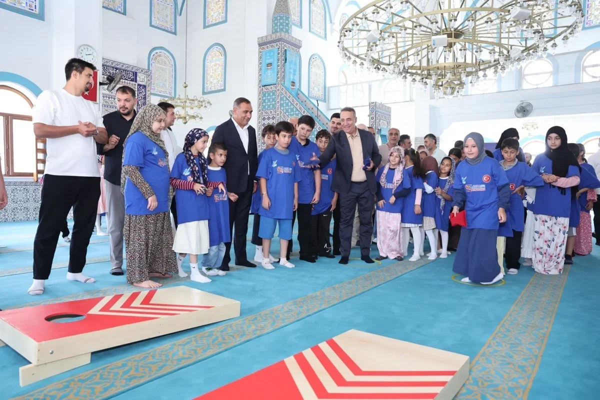 Sultangazi'de yaz Kur'an kursu öğrencilerine spor etkinliği
