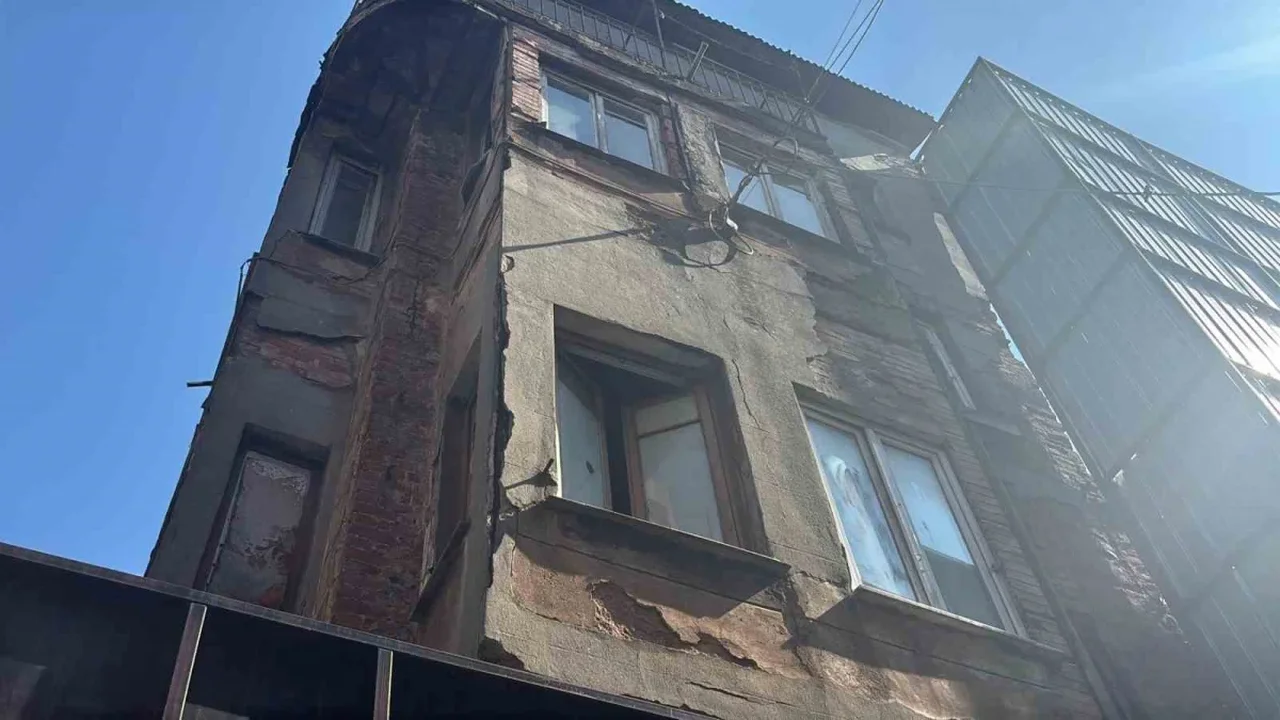 Beyoğlu'nda kötü koku ihbarı cinayeti ortaya çıkardı