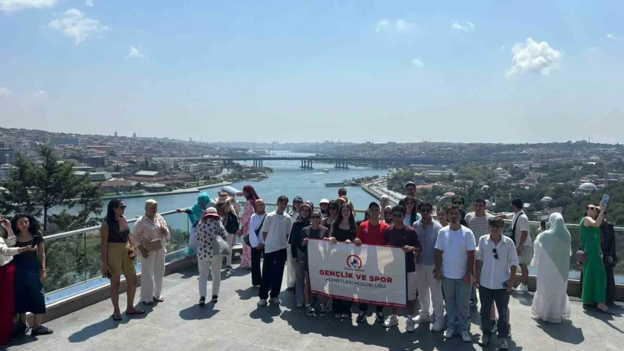 Düzceli gençler Haliç'te kano ve dragon heyecanı yaşadı