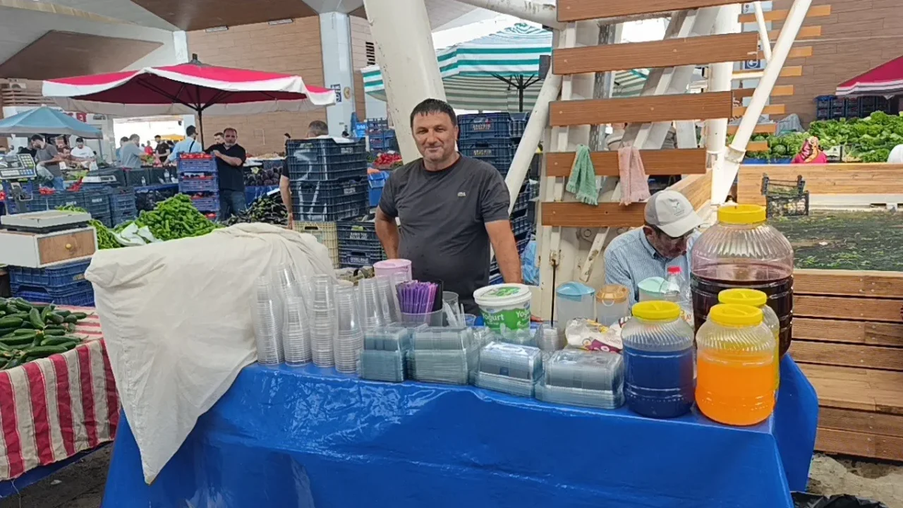 Manavgat'ta doğal karla yapılan karlama sıcakta ilgi görüyor