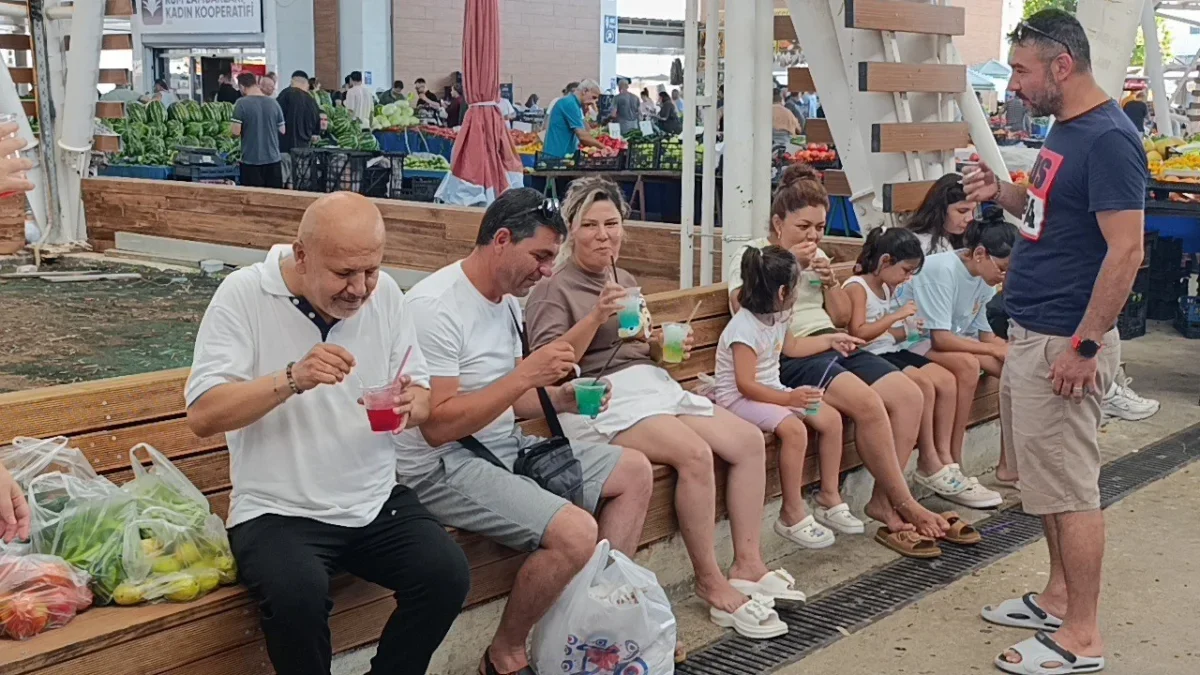 Manavgat'ta doğal karla yapılan karlama sıcakta ilgi görüyor